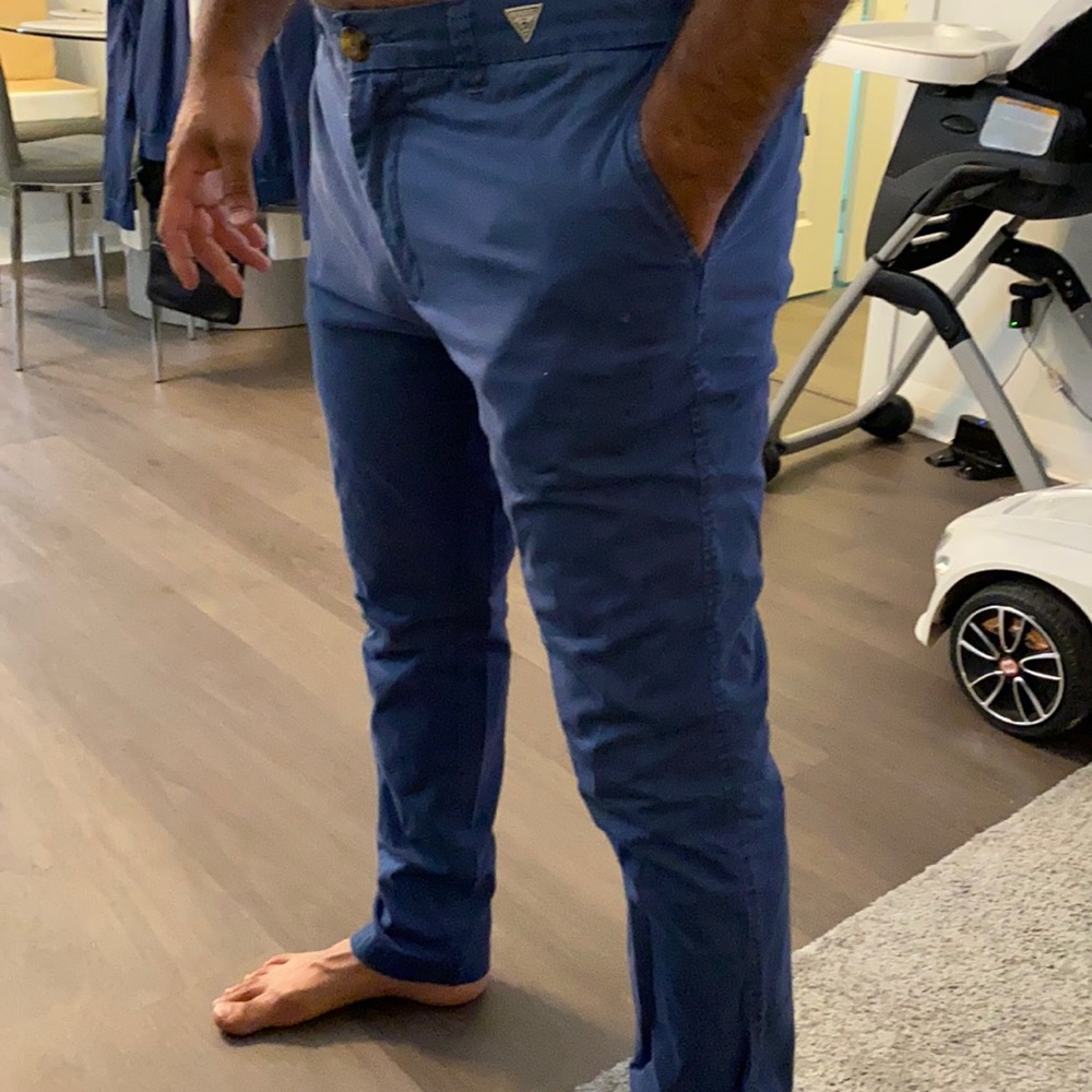 Guess - Picture 1 of 4